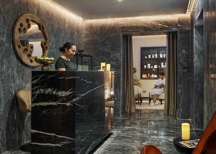 Hotel The One Palácio Da Anunciada 5*