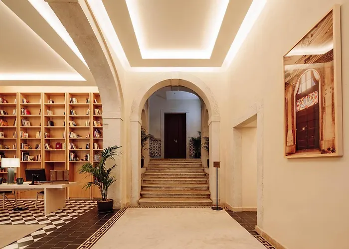 Hotel The One Palácio Da Anunciada 5*